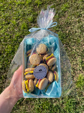 Load image into Gallery viewer, Father’s Day Cheese burger macarons