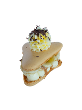 Load image into Gallery viewer, Banoffee Macaron