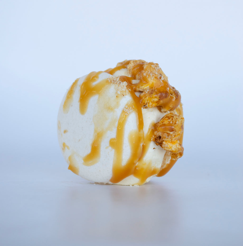 Caramel Popcorn Macaron