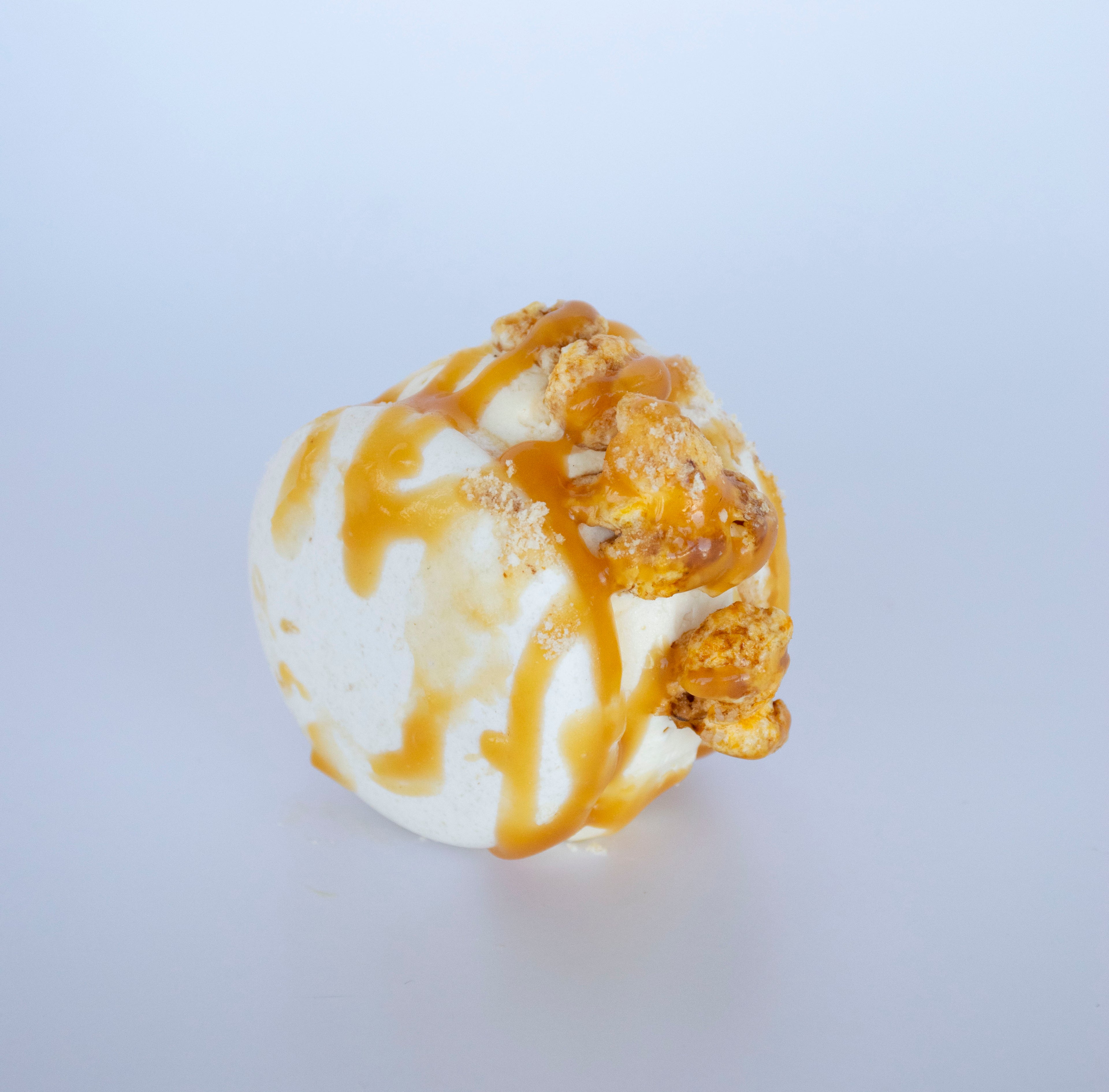 Caramel Popcorn Macaron