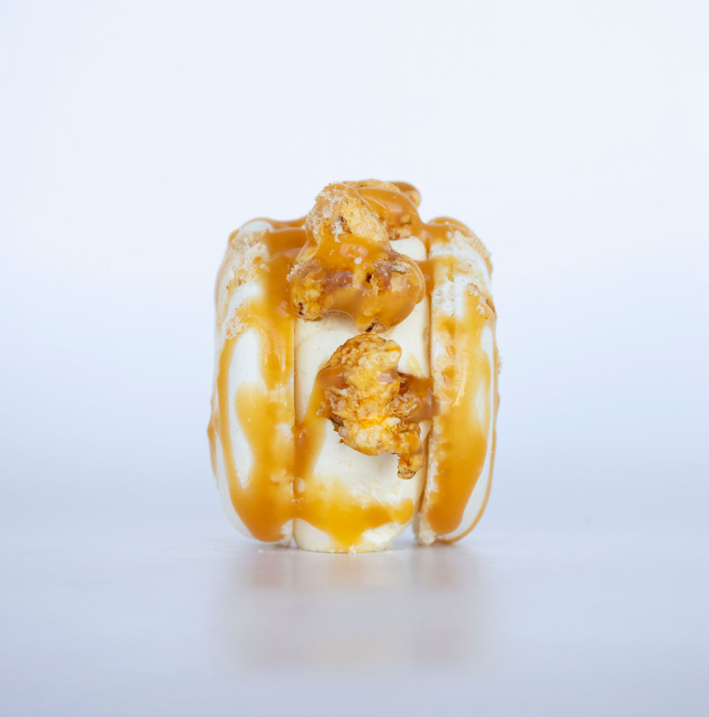 Caramel Popcorn Macaron