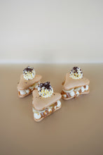 Load image into Gallery viewer, Banoffee Macaron